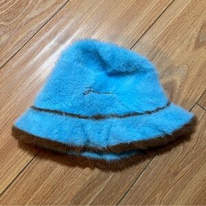 [Jacquemus] Blue Fuzzy Bucket Hat